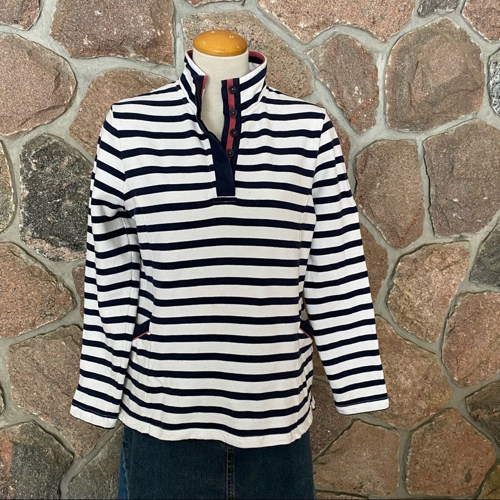 3/$30 Bundle savings💰UK designed nautical top. Useable pockets!